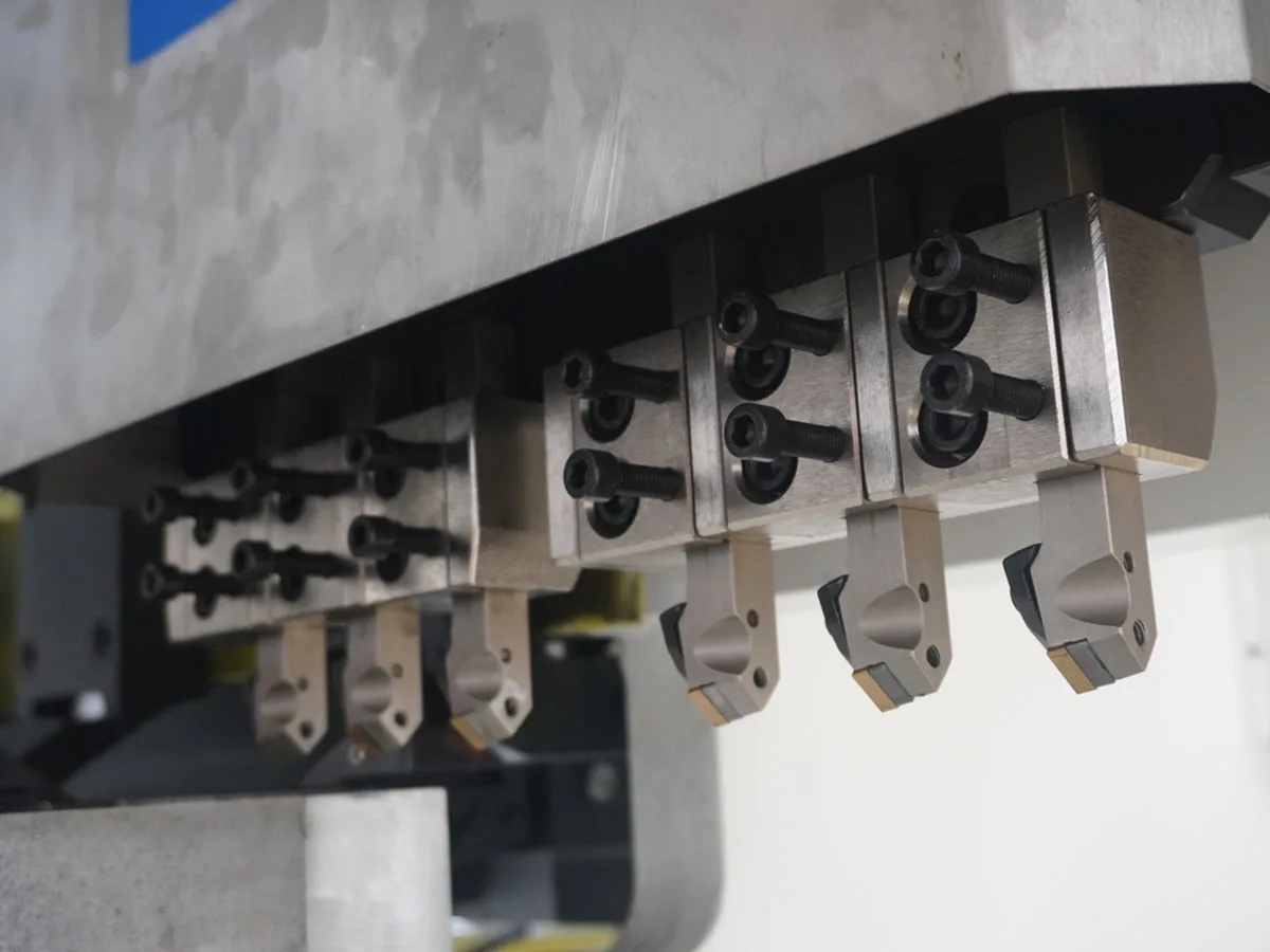 HKV Series – Máy V Grooving Dạng Đứng Chính Xác Cao Cho Gia Công Kim Loại Hiện Đại - Hình ảnh 2